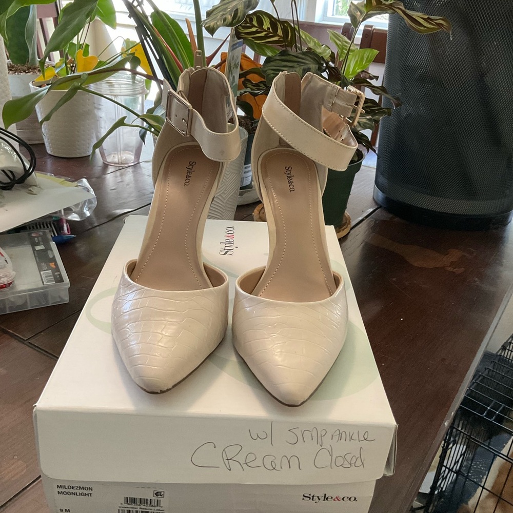 Style & Co. Light Cream Croc-Embossed Heels